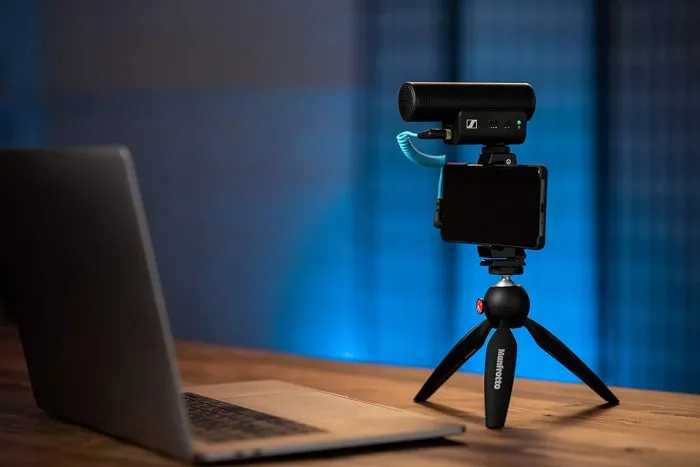 Sennheiser MKE 400 Microphone, Manfrotto PIXI Mini Tripod and Smartphone Clamp - Image 4