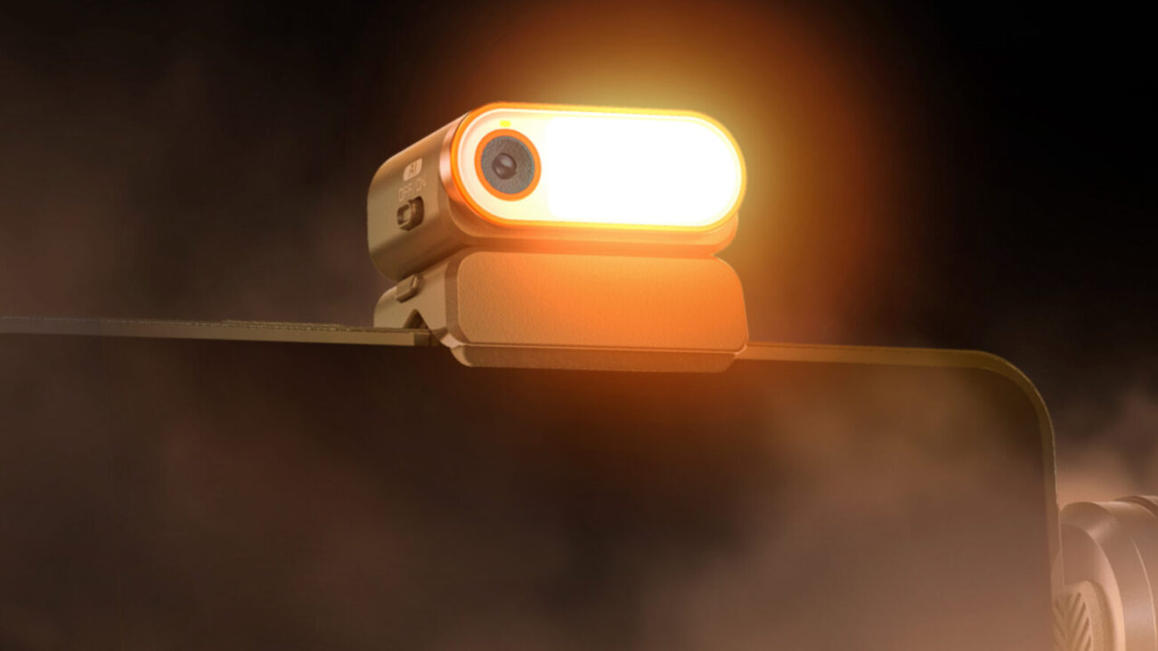 The Hohem iSteady M7’s eye-tracking module includes an integrated RGB light.
Image credit: Hohem